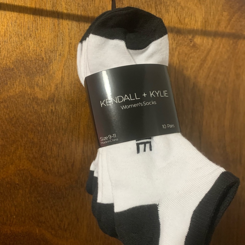 KENDALL+KYLIE Women’s socks Size 9-11